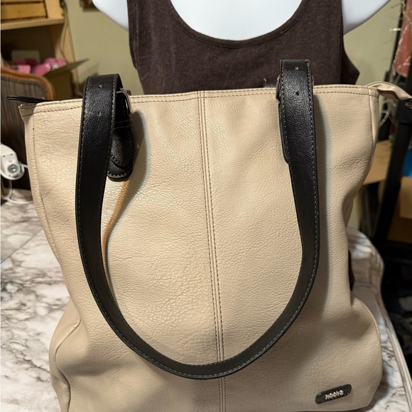 Roots Cream and Black Leather Tote with Structured Design - Picture 9 of 10